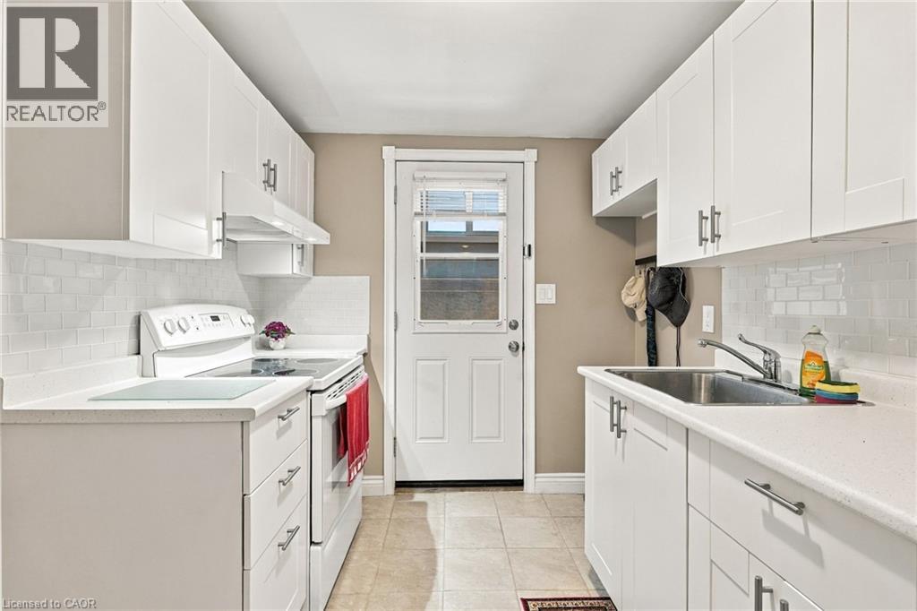 46 Lawrence Avenue, Hamilton, ON