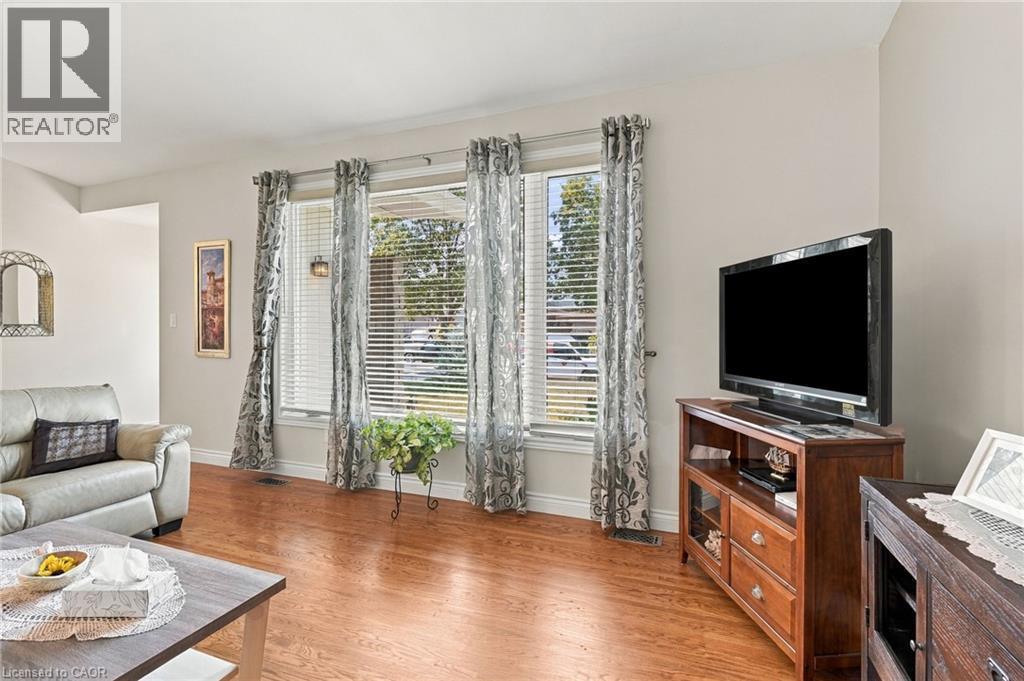 46 Lawrence Avenue, Hamilton, ON