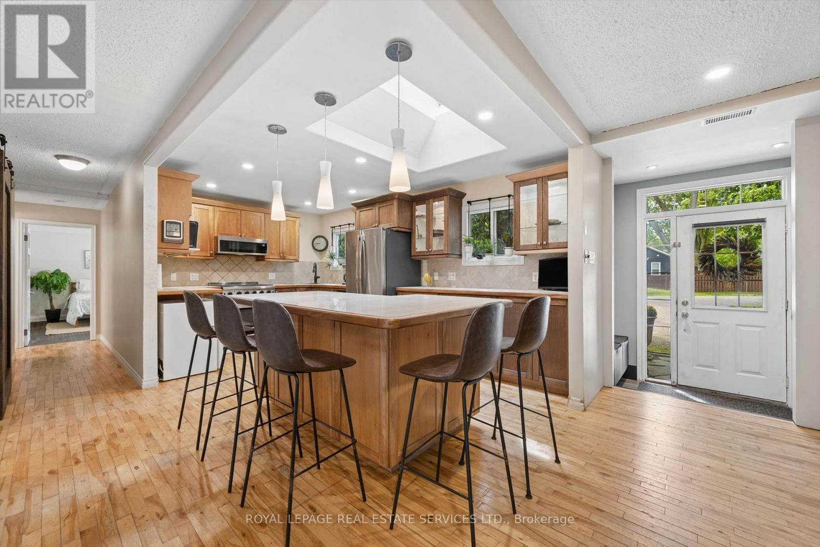 The Centre Island Provides Seating for Five - 46 Germorda Drive, Oakville, ON