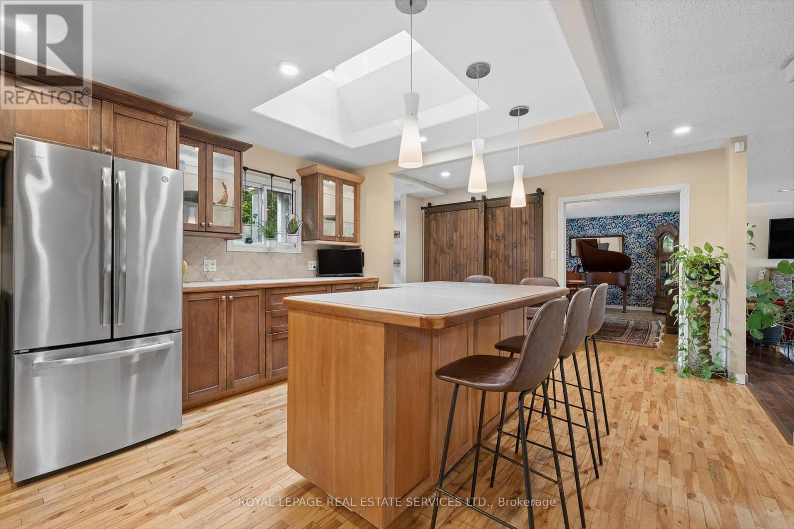 Updated Kitchen Offers Stainless Steel Appliances - 46 Germorda Drive, Oakville, ON