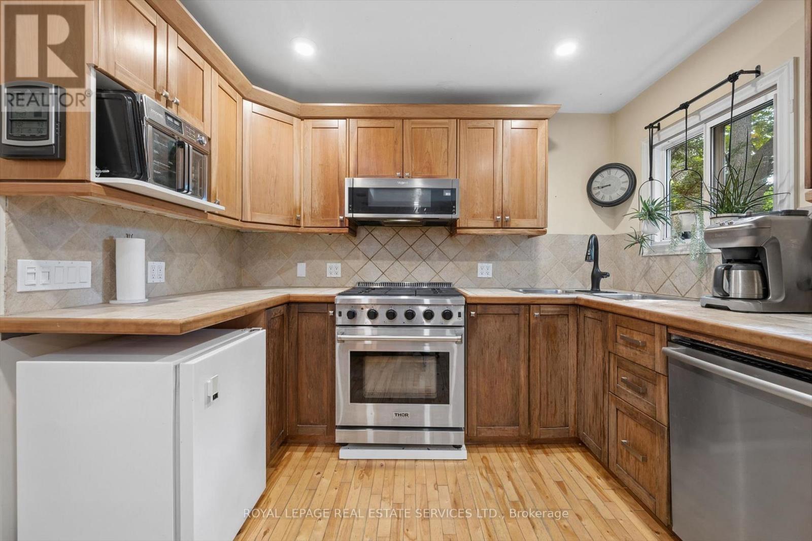 An Abundance of Cabinetry in the Updated Kitchen - 46 Germorda Drive, Oakville, ON