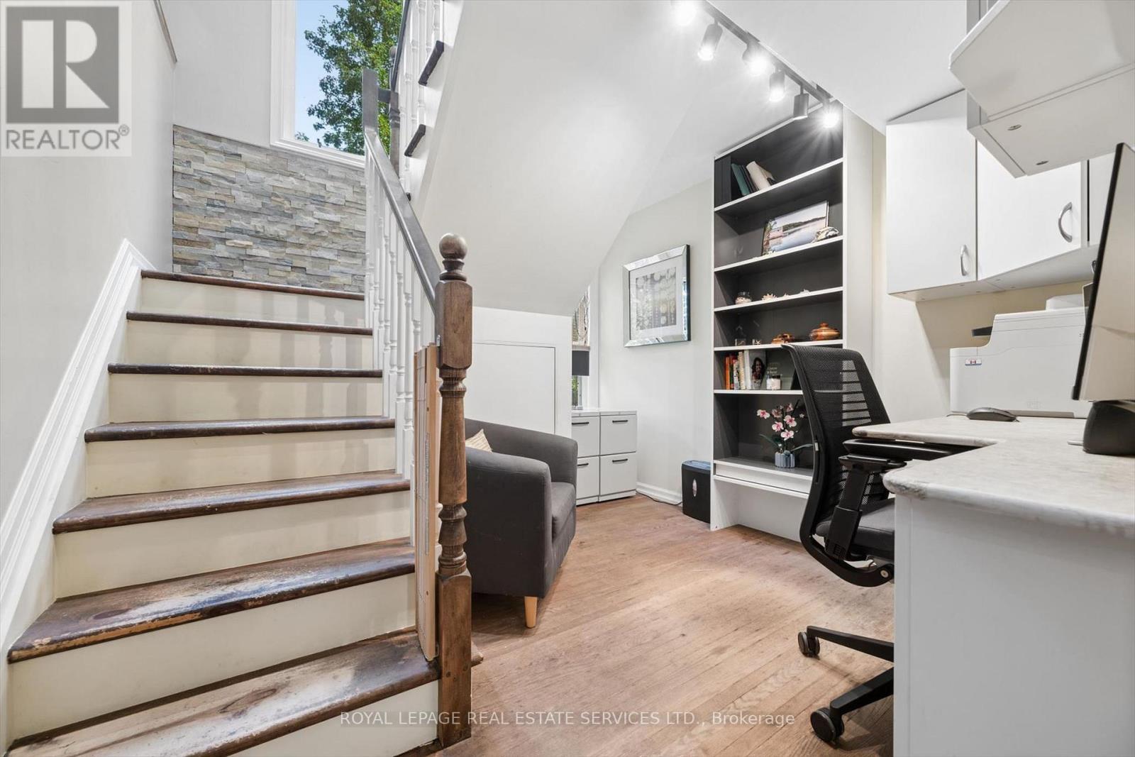 Dedicated Home Office/Den w/Oak Hardwood Flooring - 46 Germorda Drive, Oakville, ON