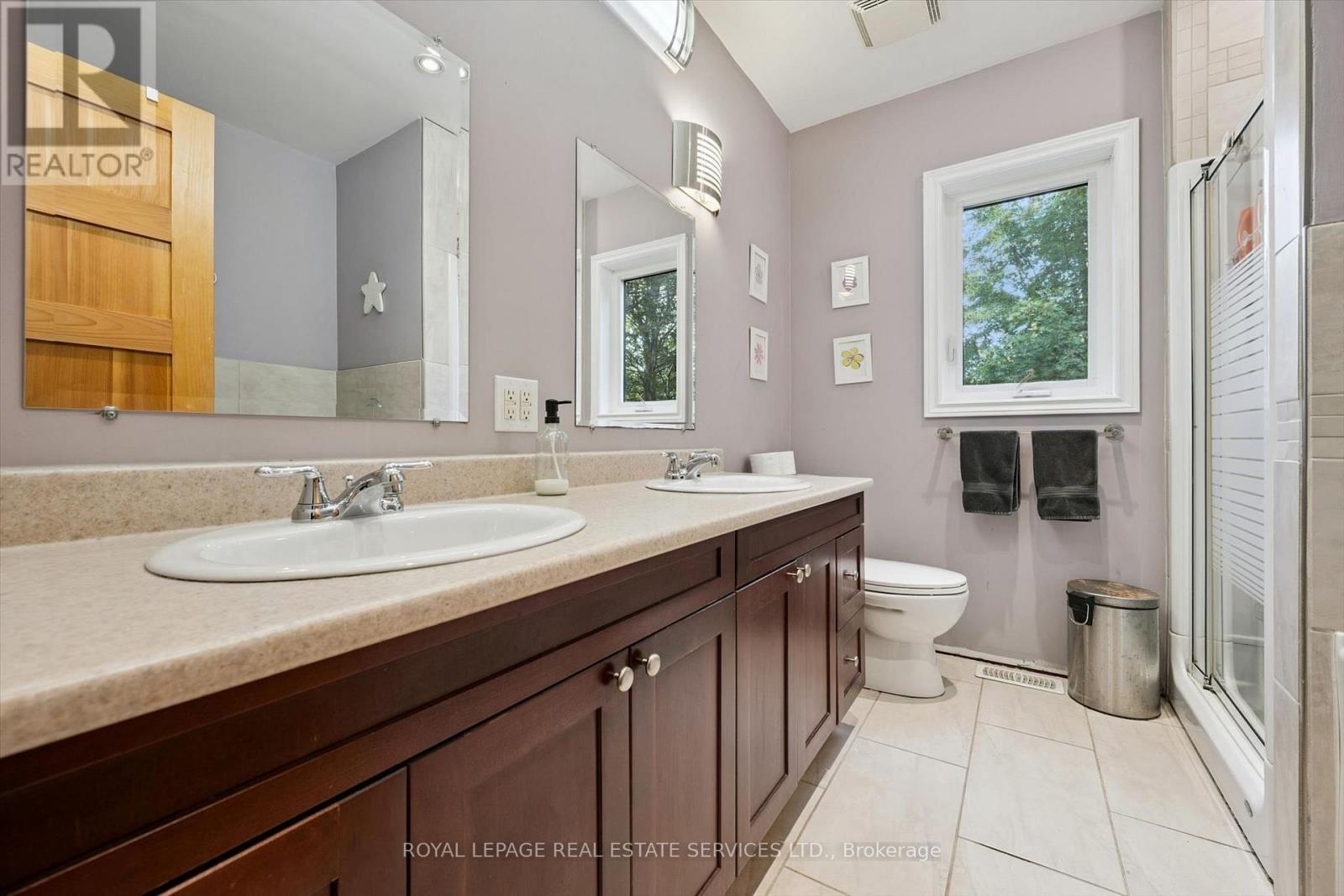 Five-Piece Bathroom w/Double Sinks and Soaker Tub - 46 Germorda Drive, Oakville, ON