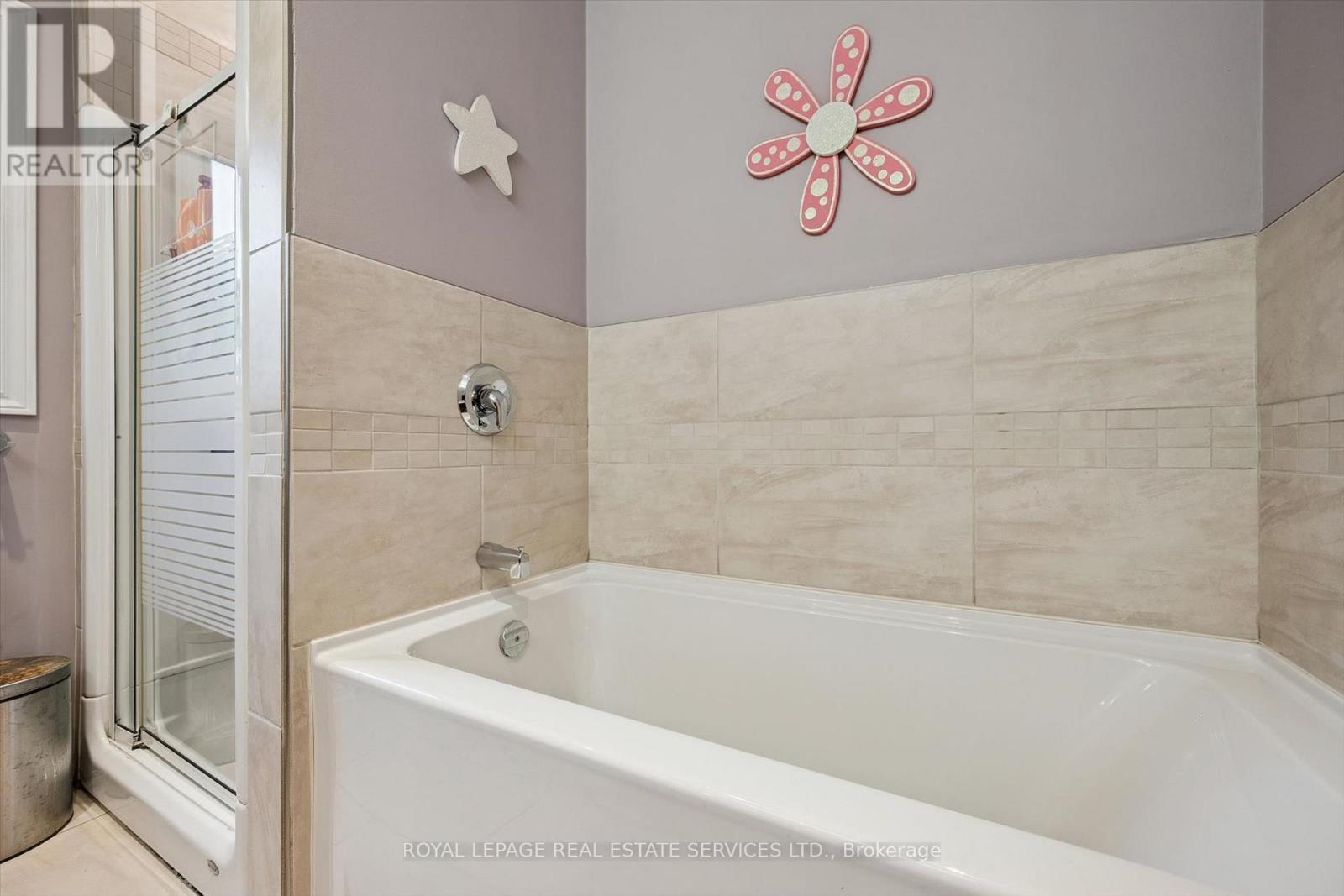 Five-Piece Bathroom w/Double Sinks and Soaker Tub - 46 Germorda Drive, Oakville, ON