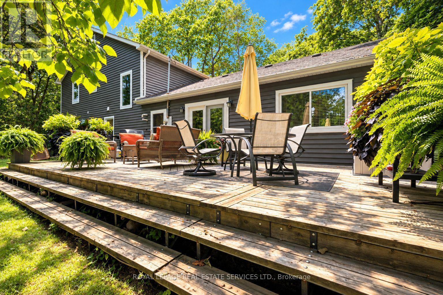 Idyllic Setting for Dining, Entertaining, Relaxing - 46 Germorda Drive, Oakville, ON