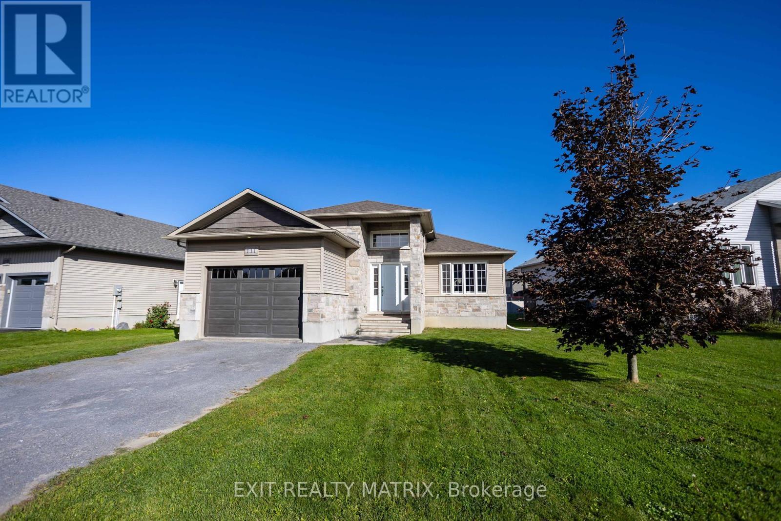 111 York Crossing, Russell, ON