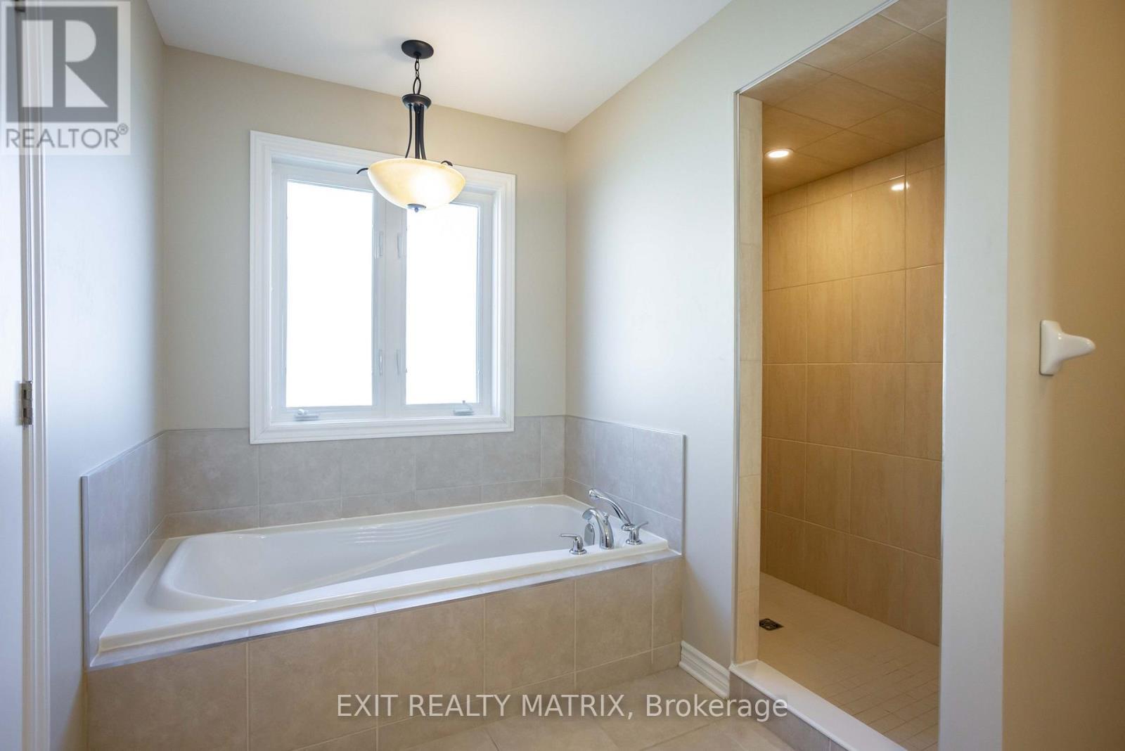 111 York Crossing, Russell, ON