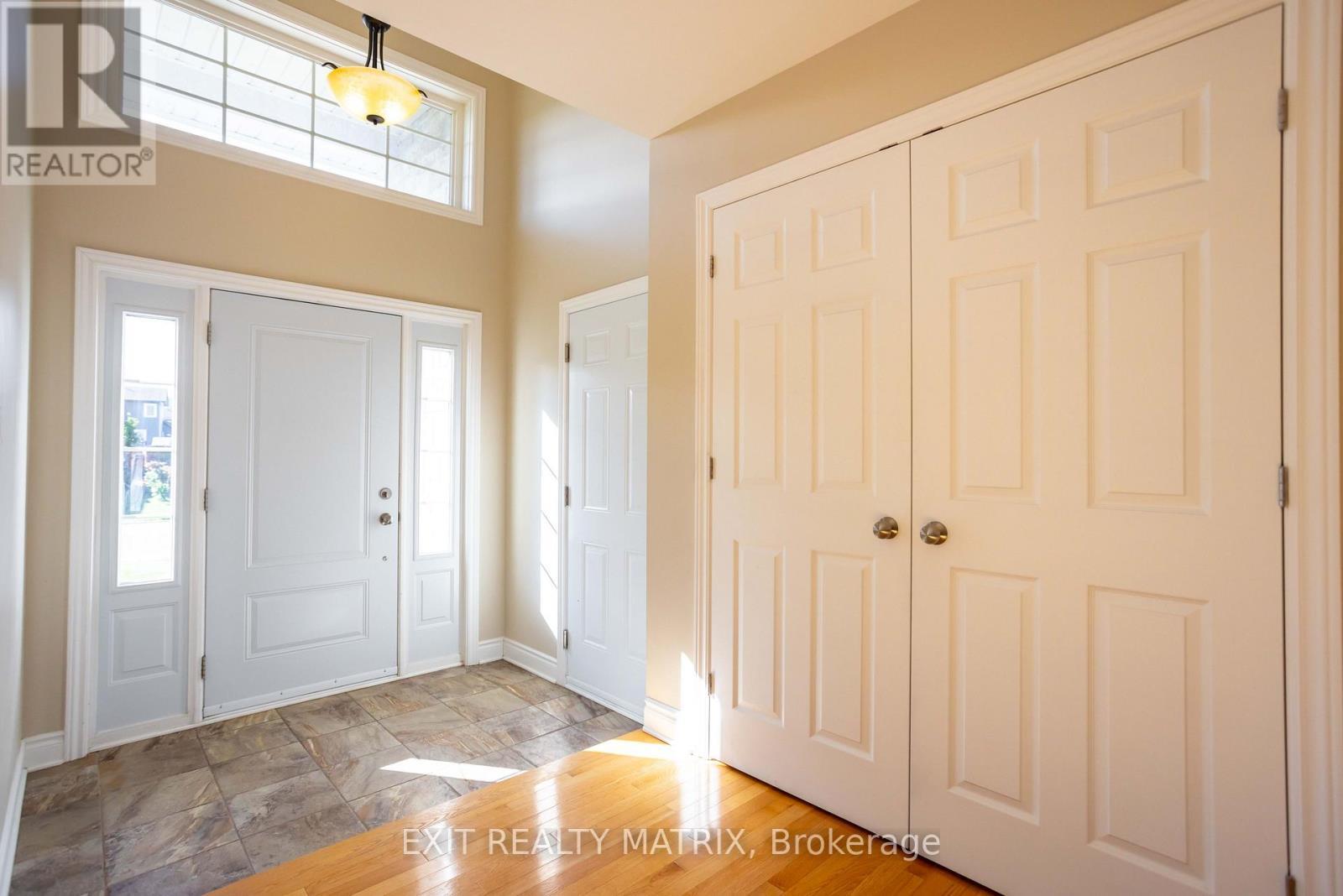 111 York Crossing, Russell, ON