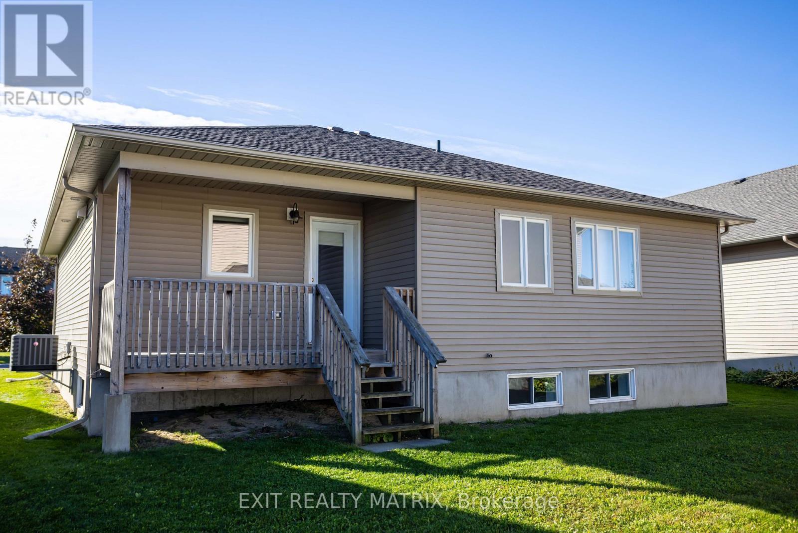 111 York Crossing, Russell, ON