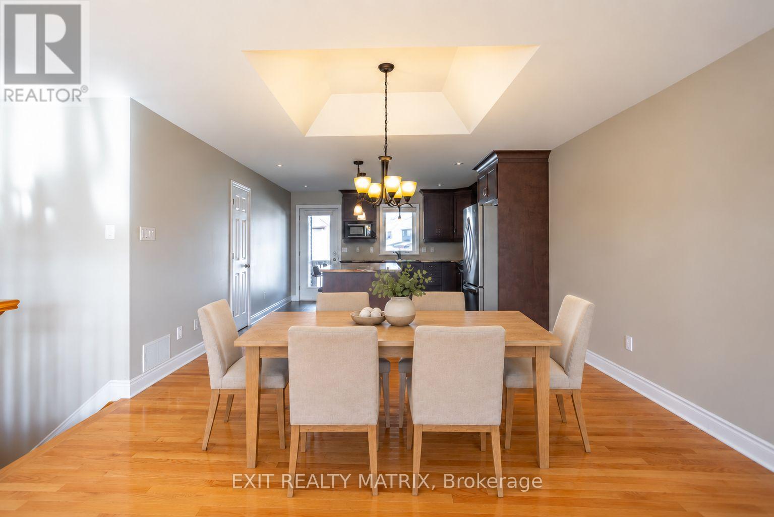 Virtually Staged - 111 York Crossing, Russell, ON