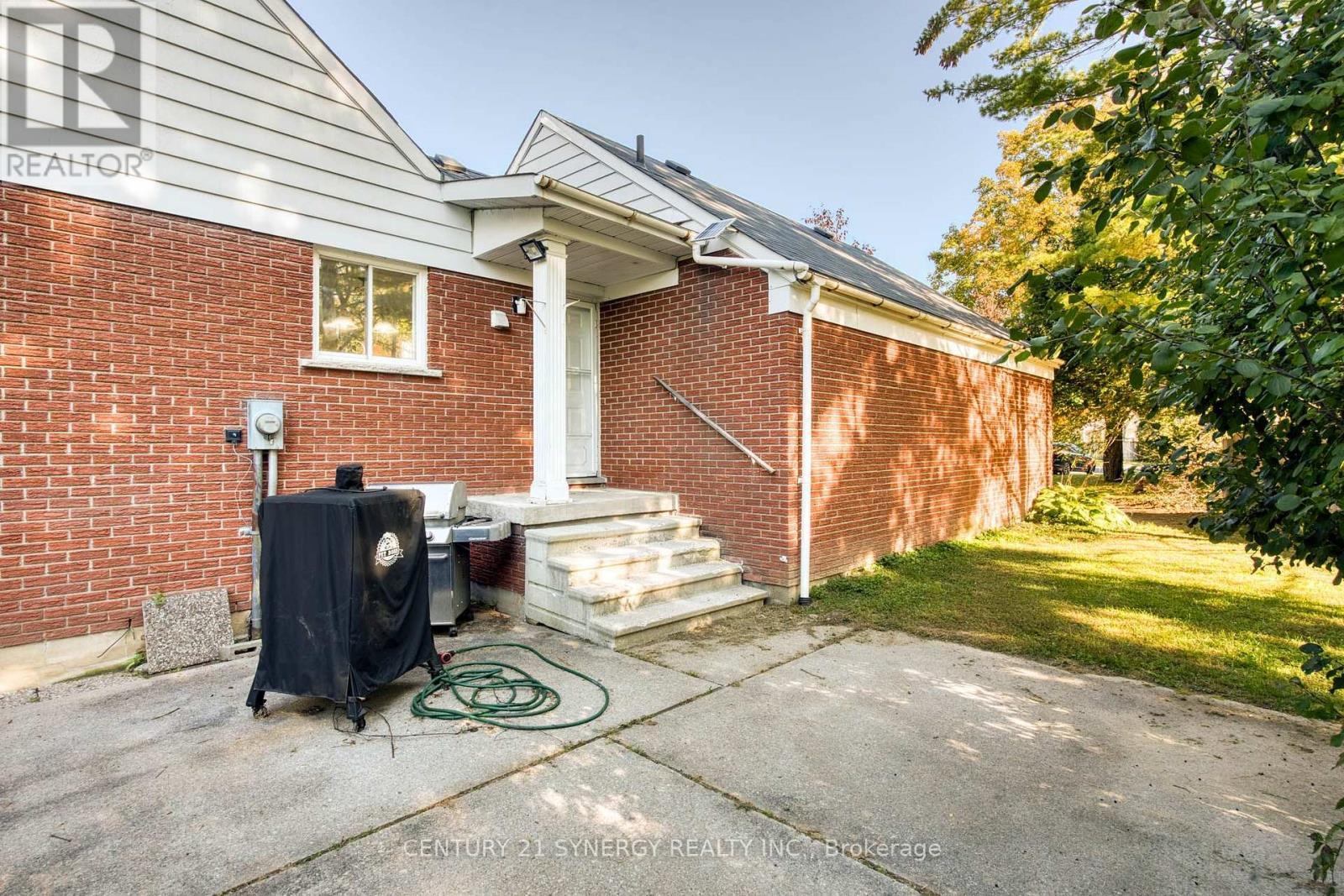 20 Inverness Avenue, Perth, ON