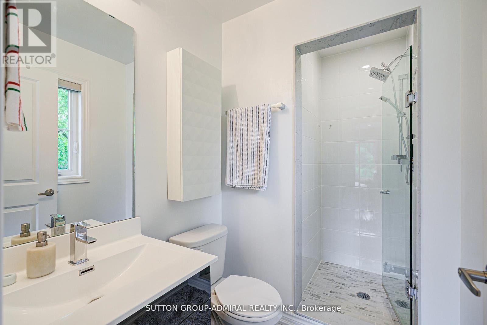 Updated Ensuite with Walk-in Shower - 3 - 196 Pine Grove Road, Vaughan, ON