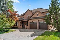 18 ARDMORE CRESCENT Richmond Hill, ON L4B 2H7