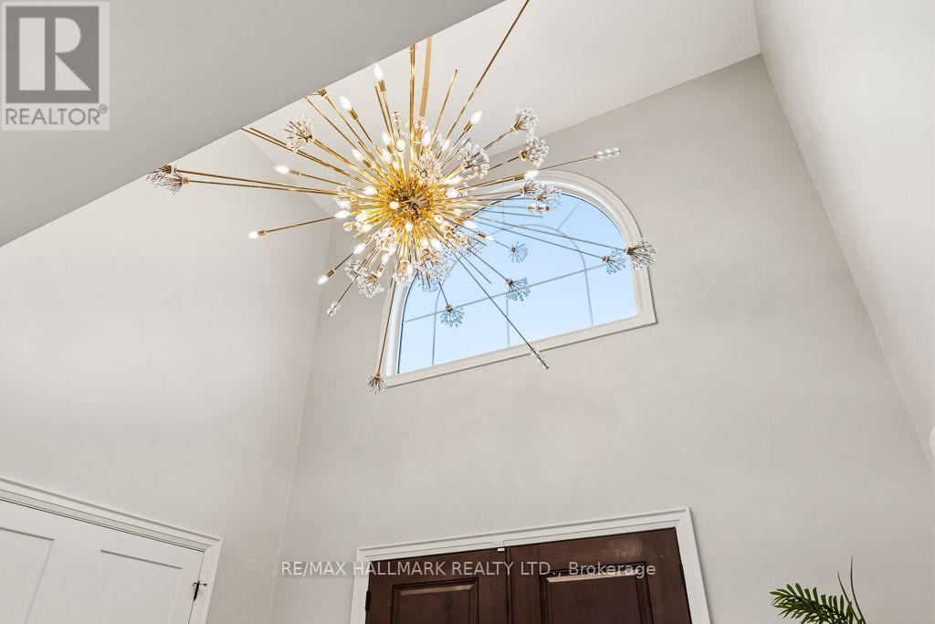 Foyer - 18 Ardmore Crescent, Richmond Hill, ON