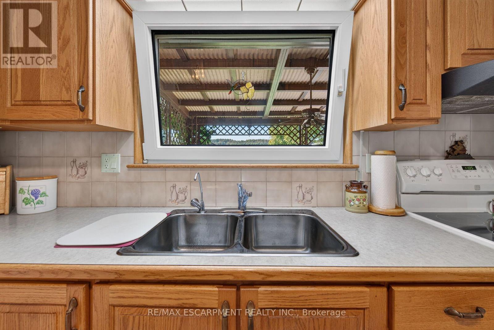 994 Barton Street, Hamilton, ON