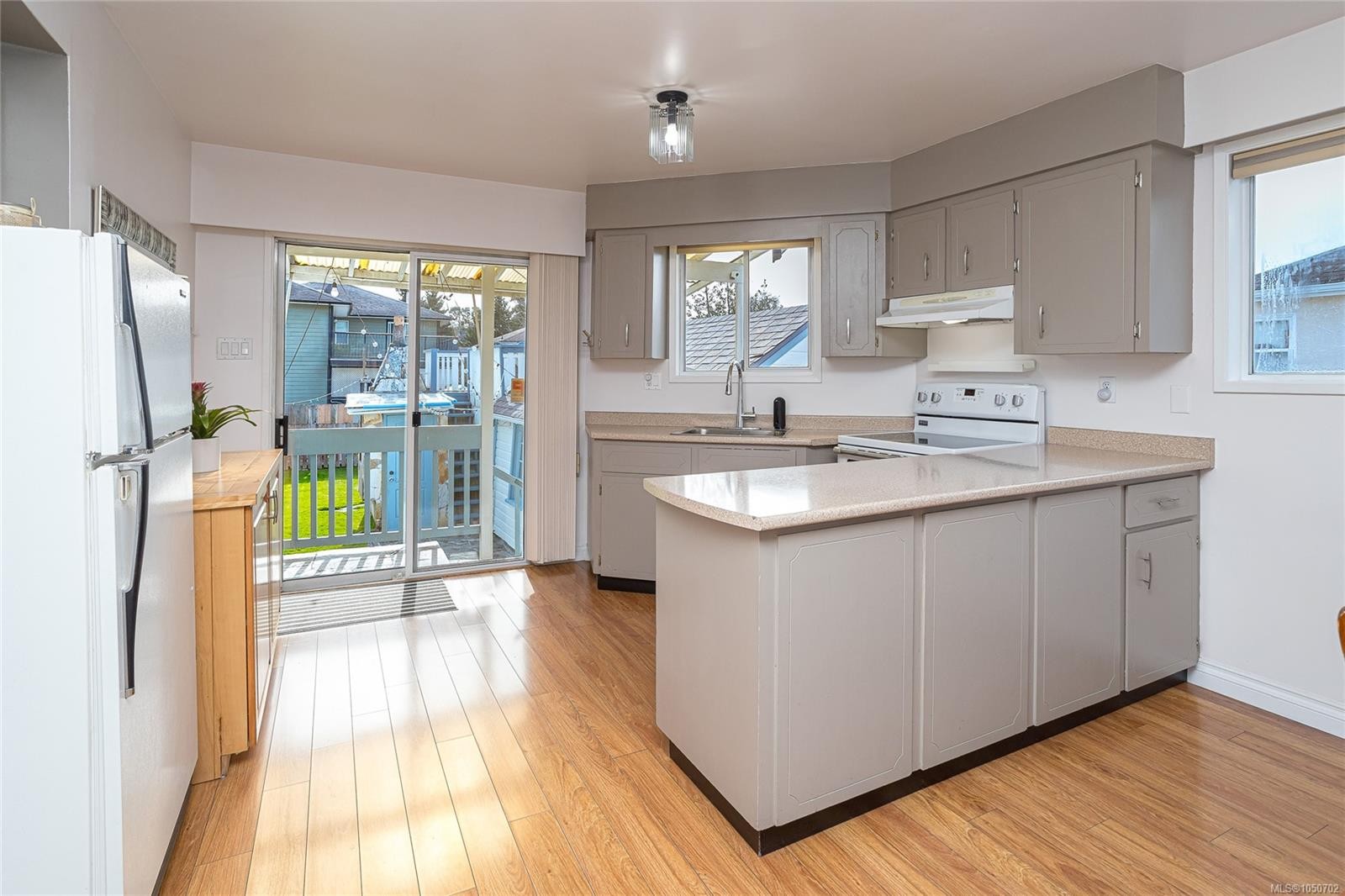 3155 Earl Grey St, Saanich, BC