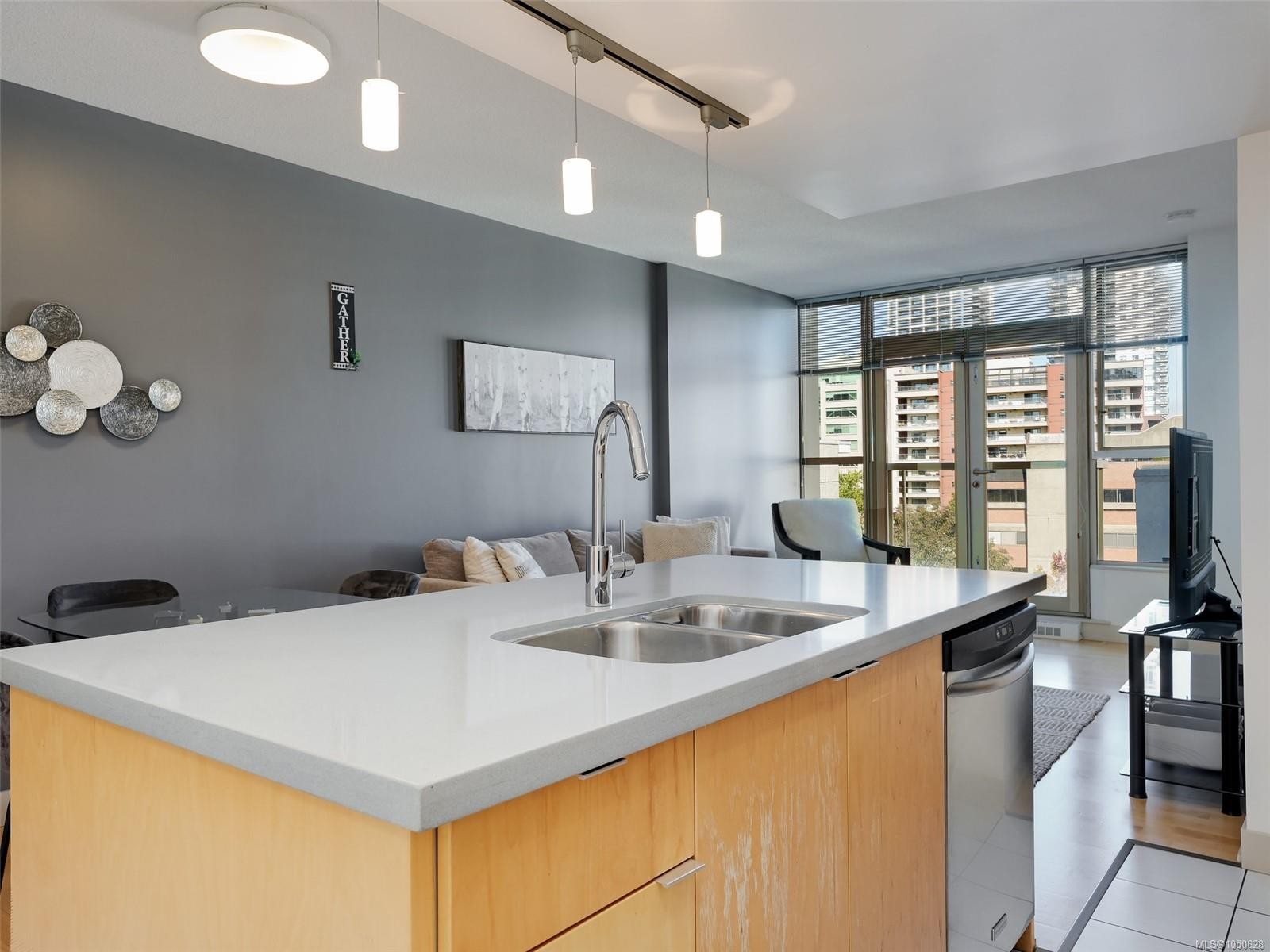 #505-760 Johnson St, Victoria, BC