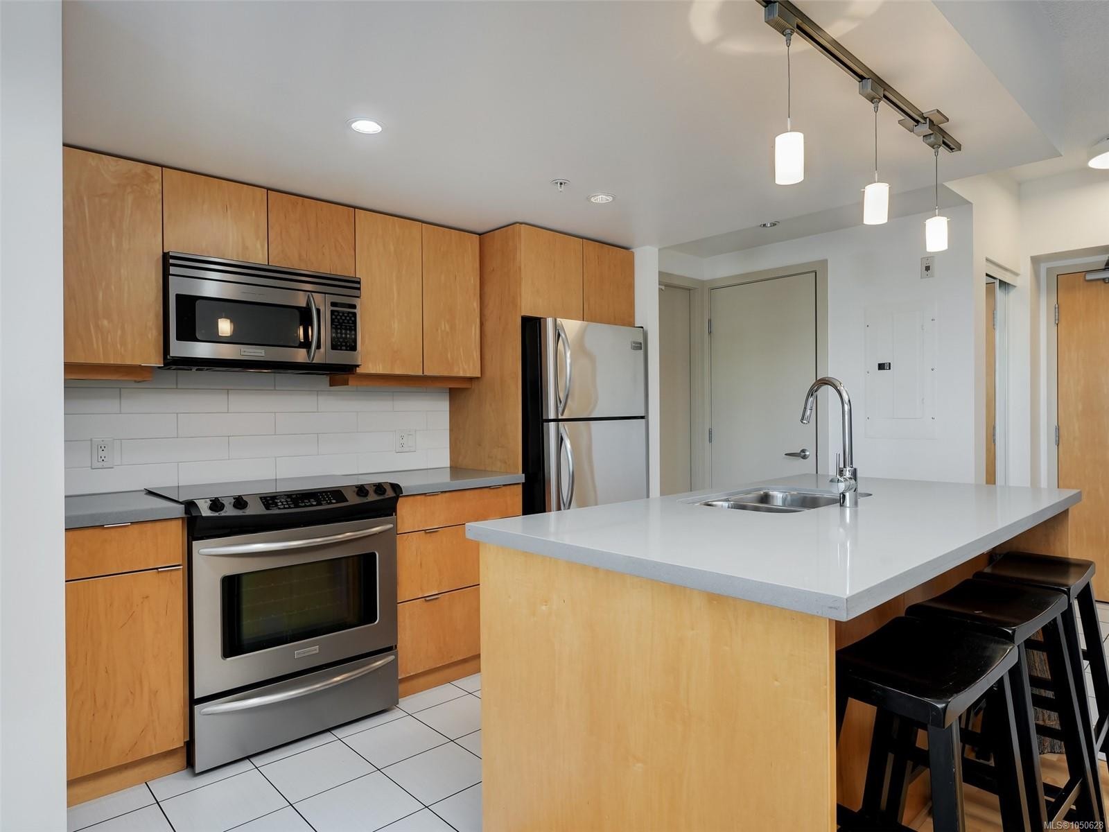 #505-760 Johnson St, Victoria, BC
