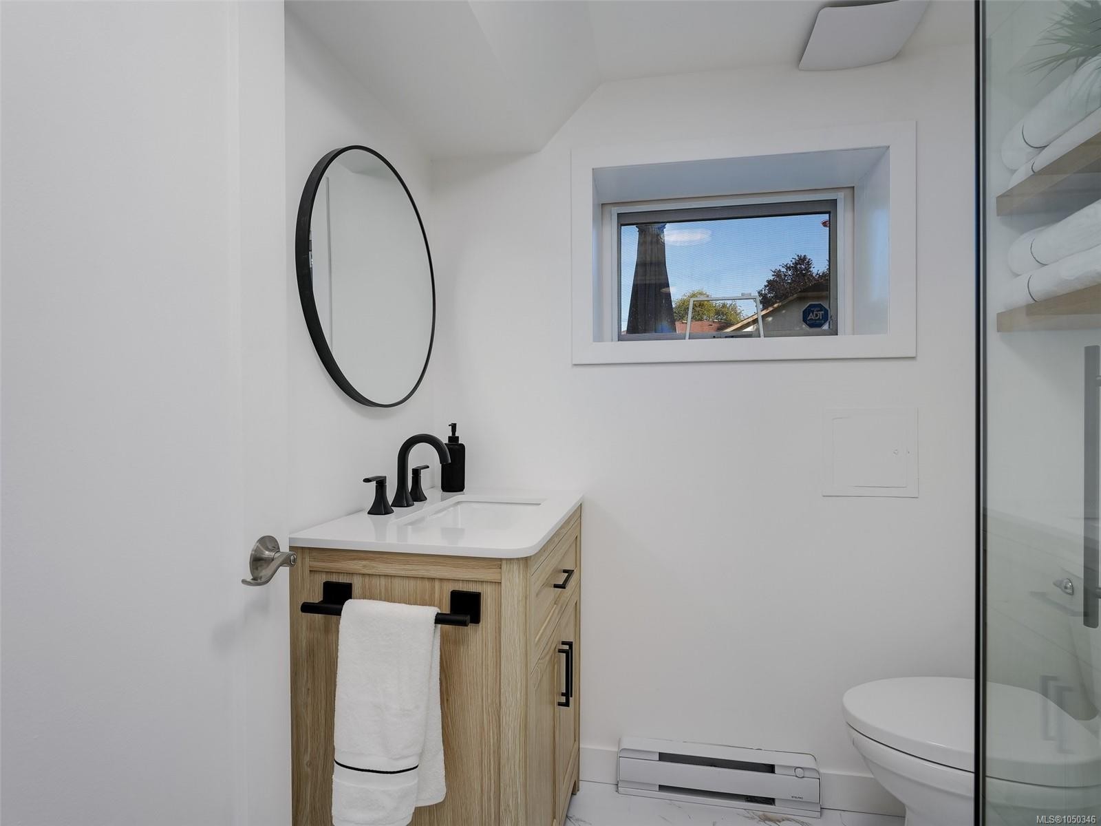 530 Dumeresq St, Saanich, BC