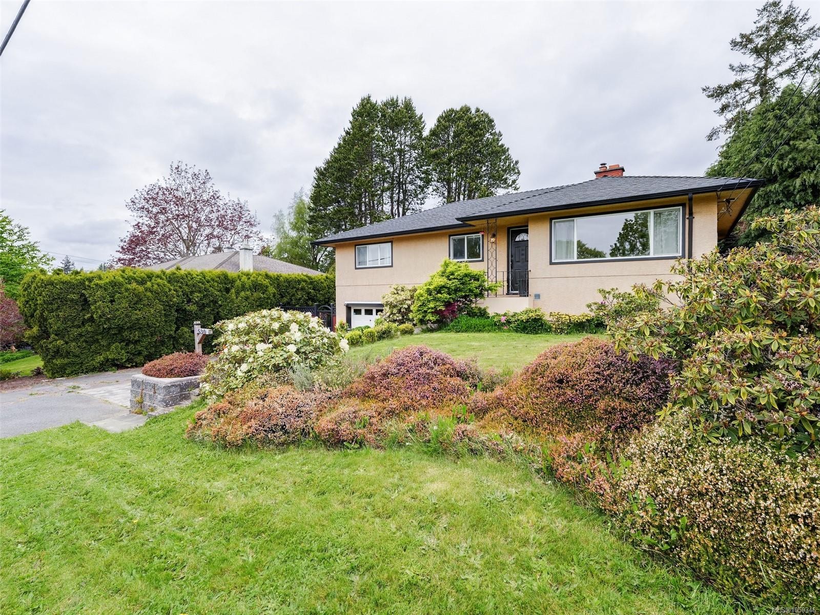 530 Dumeresq St, Saanich, BC