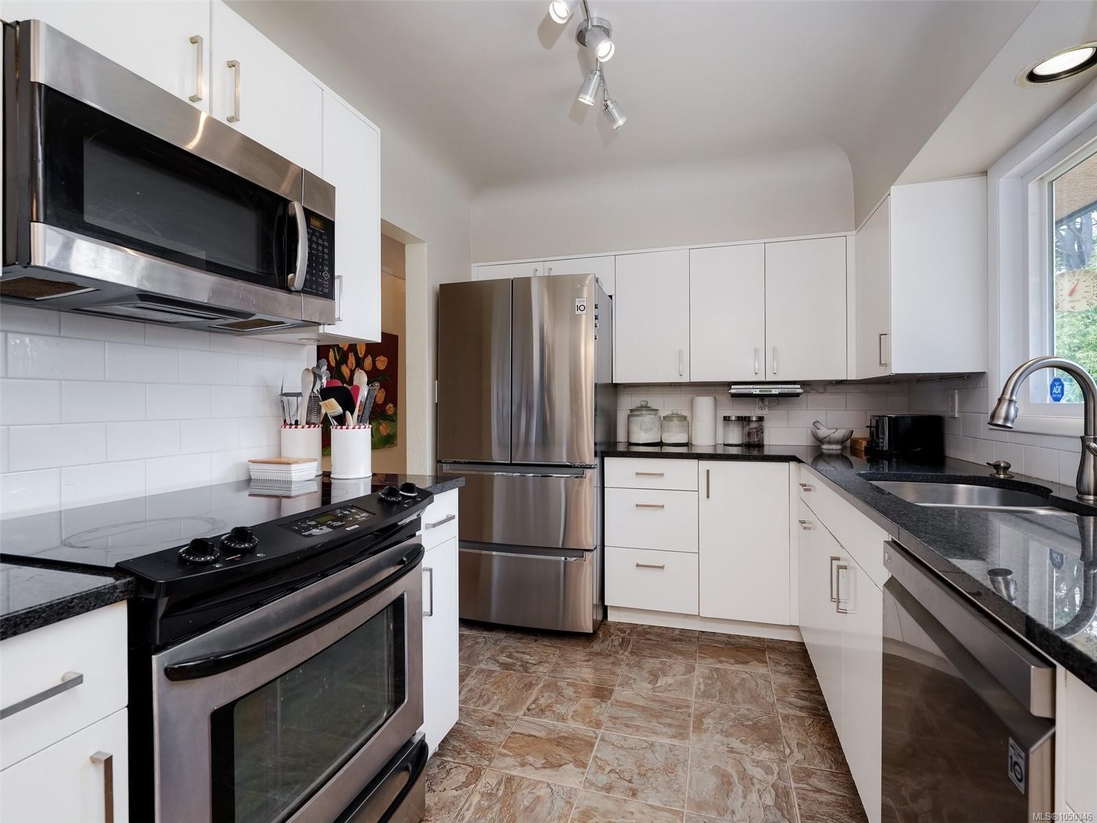 530 Dumeresq St, Saanich, BC