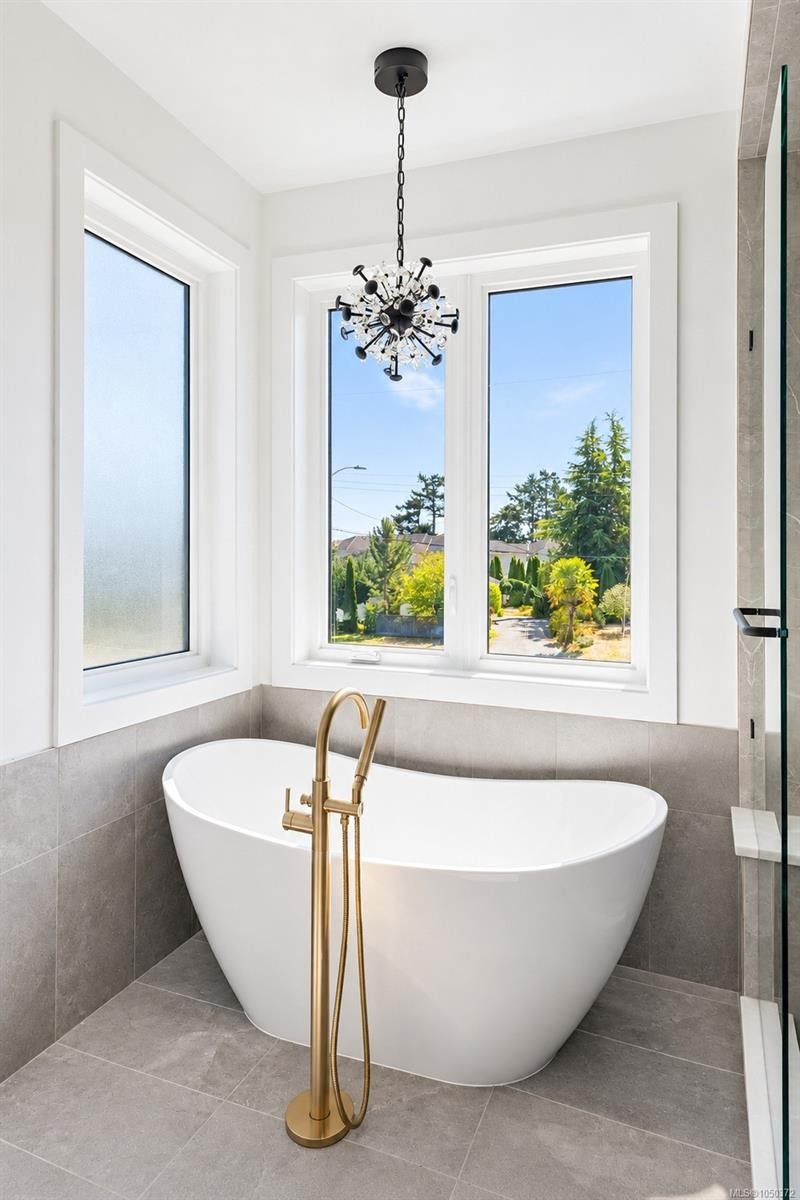 2294 Gail Pl, Sidney, BC