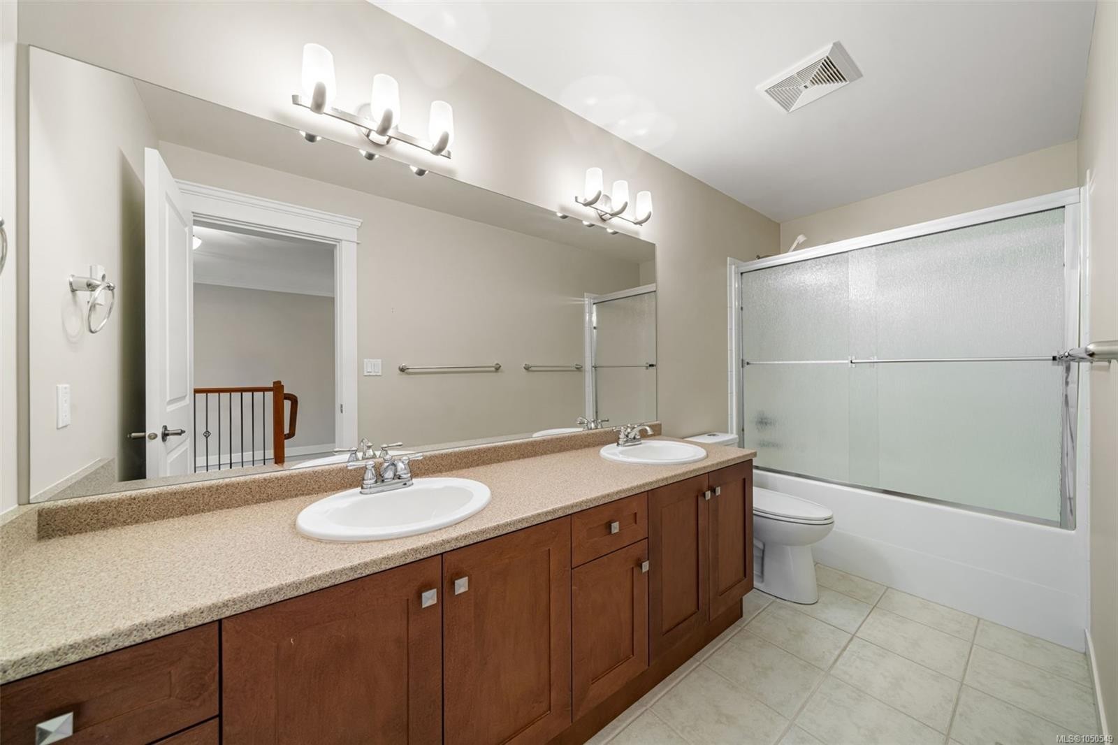 553 Heatherdale Lane, Saanich, BC