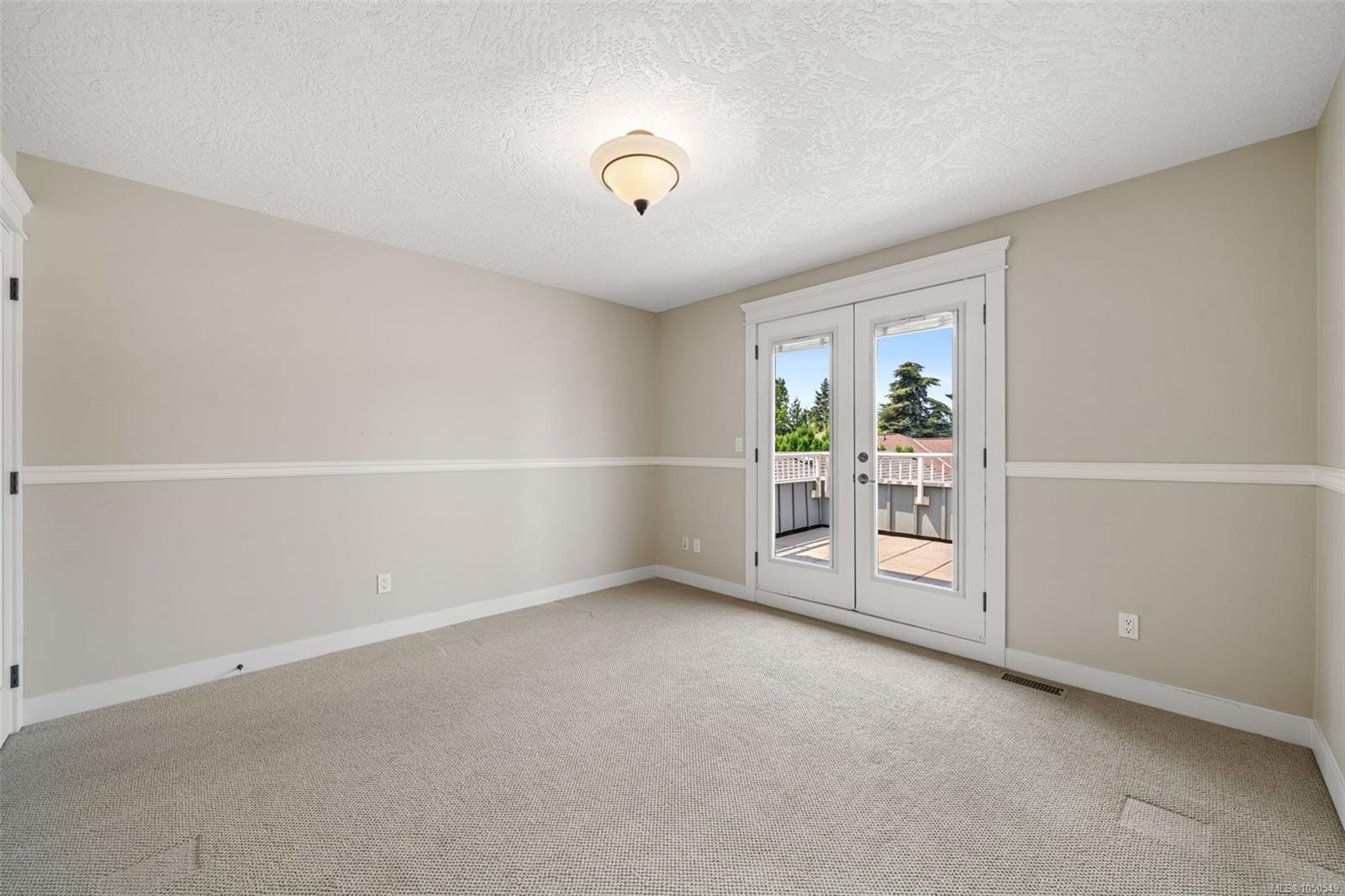 553 Heatherdale Lane, Saanich, BC