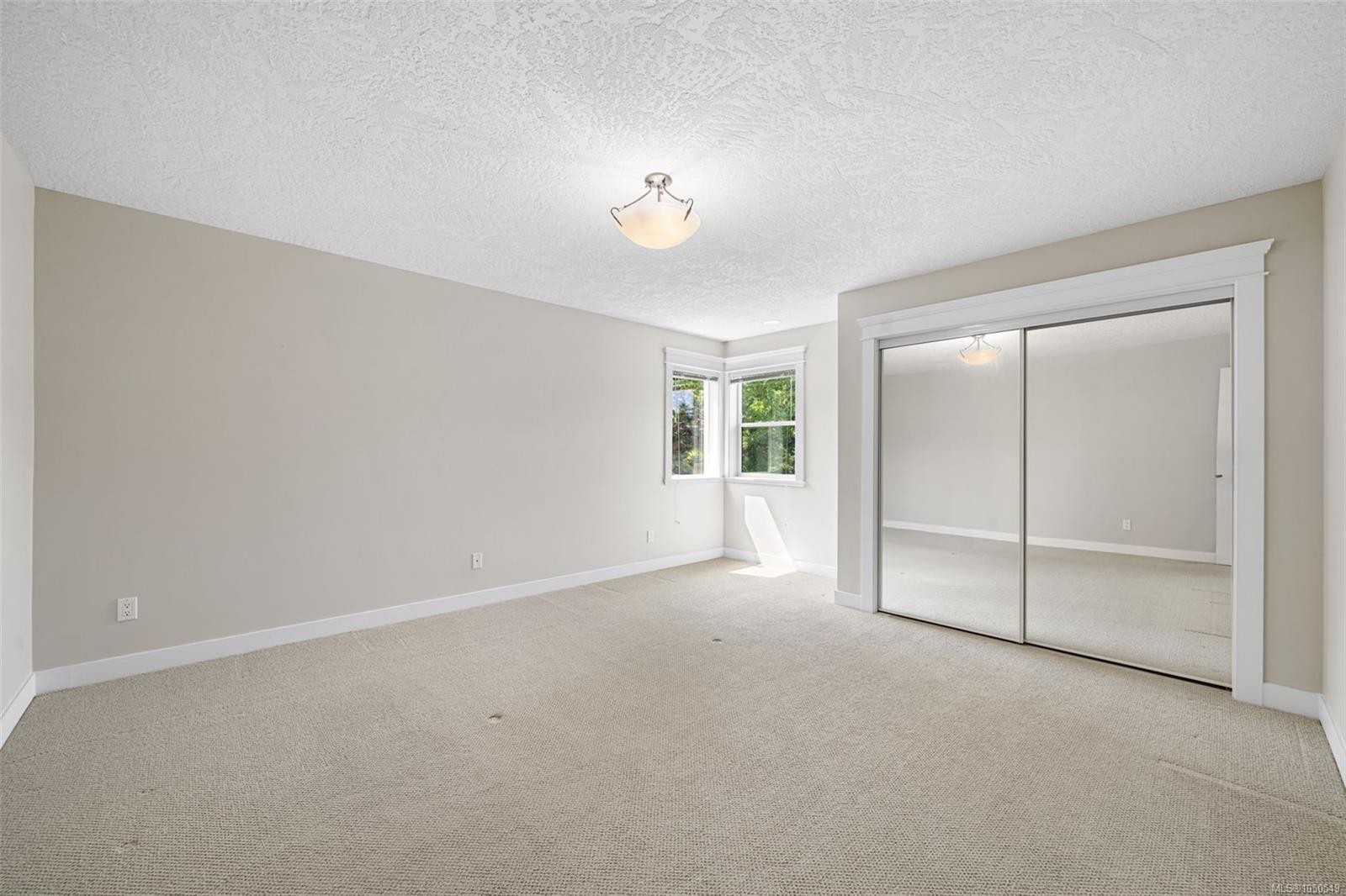 553 Heatherdale Lane, Saanich, BC