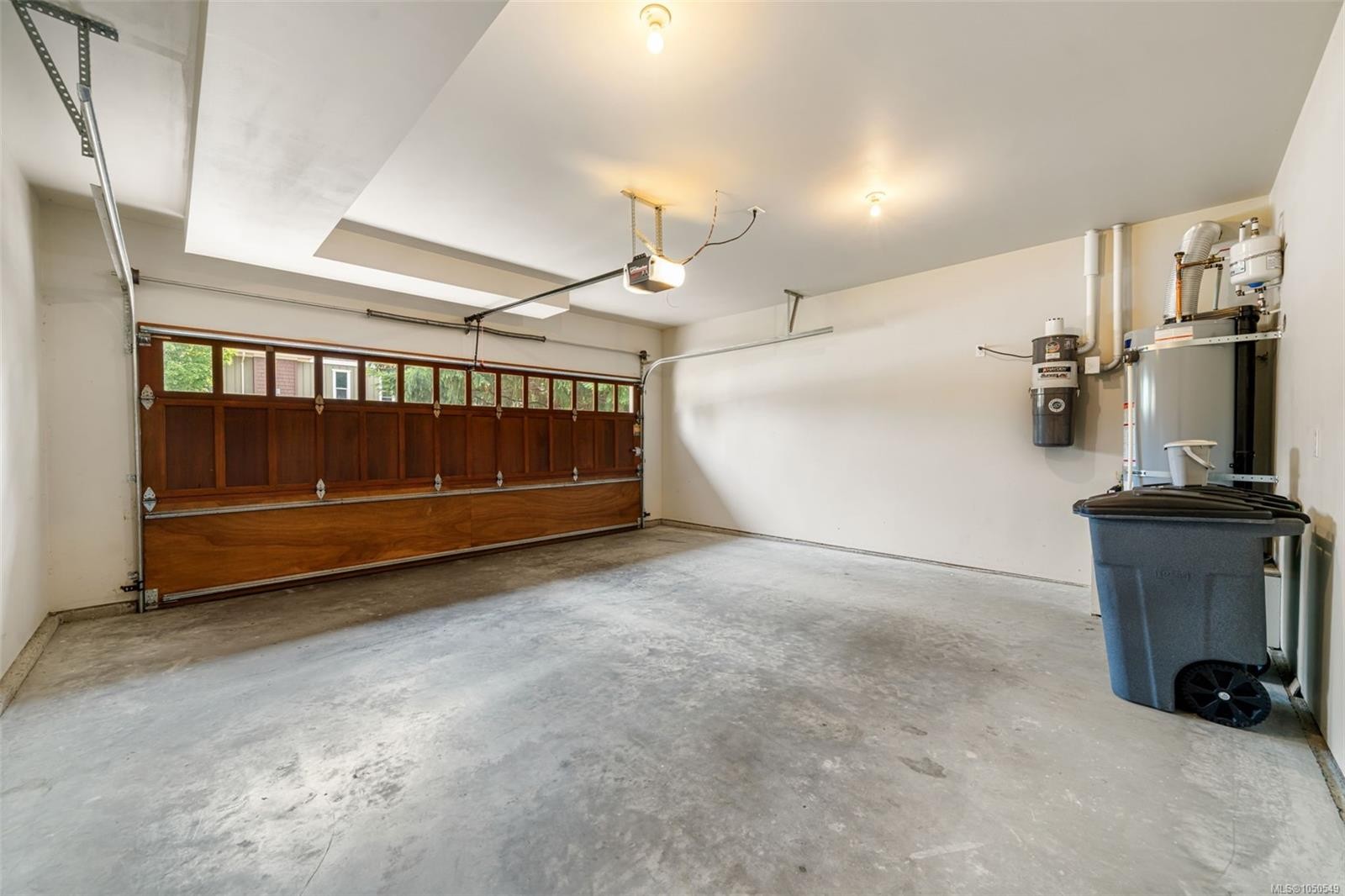 553 Heatherdale Lane, Saanich, BC