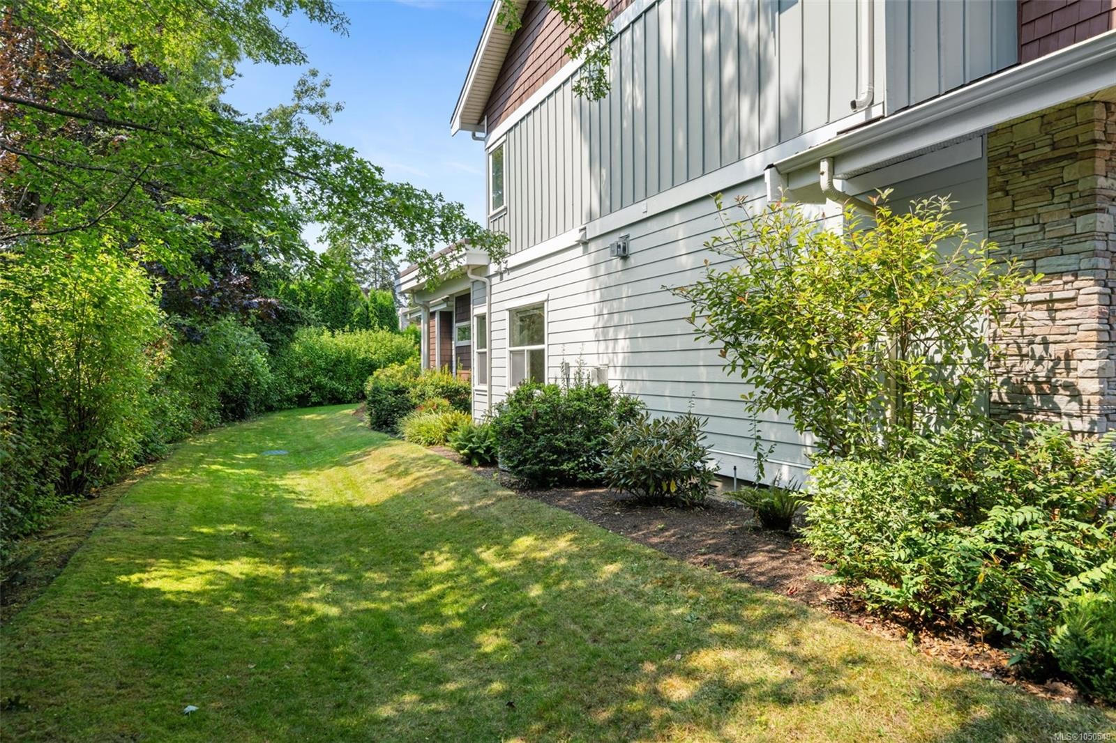 553 Heatherdale Lane, Saanich, BC