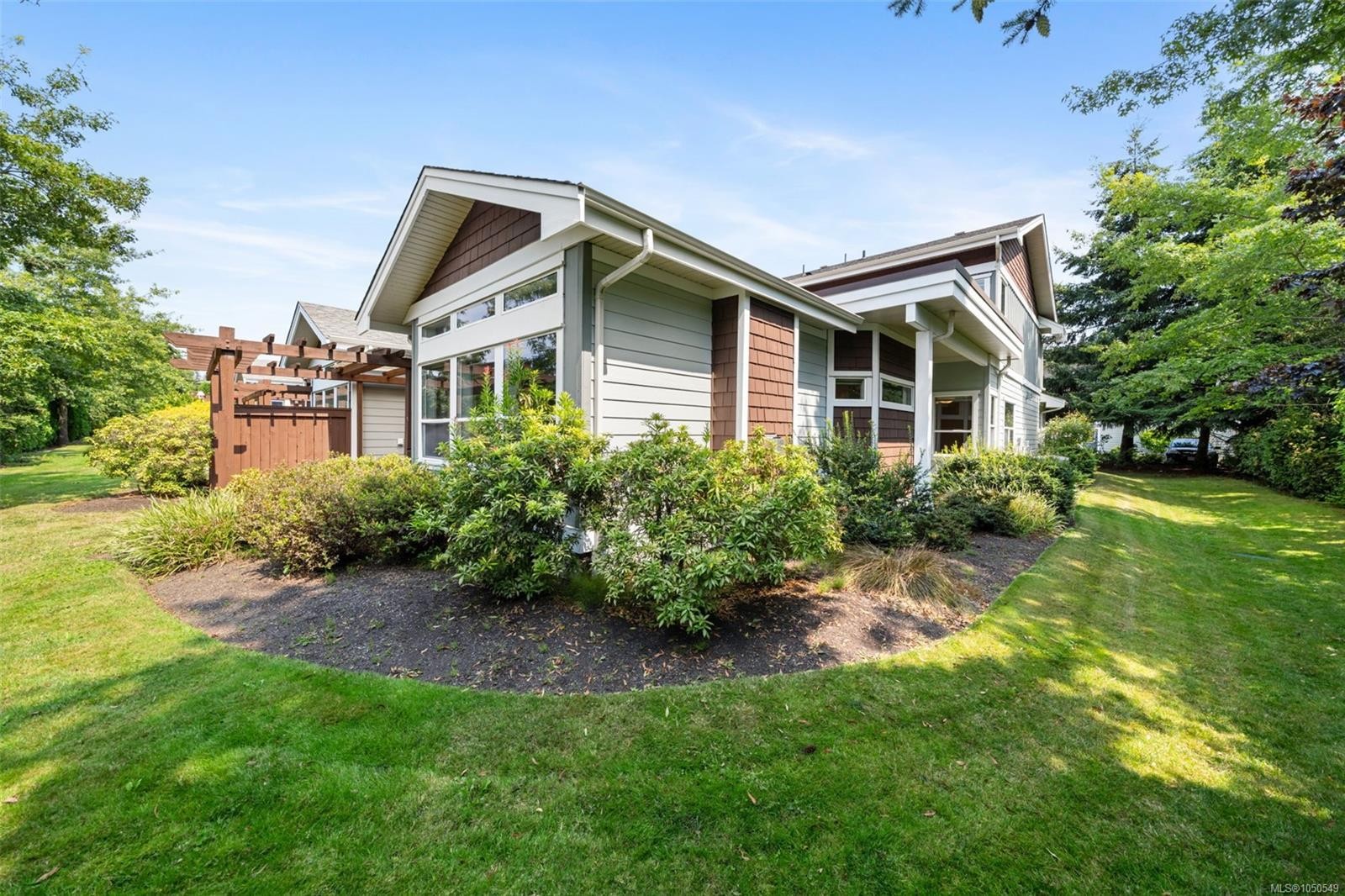 553 Heatherdale Lane, Saanich, BC