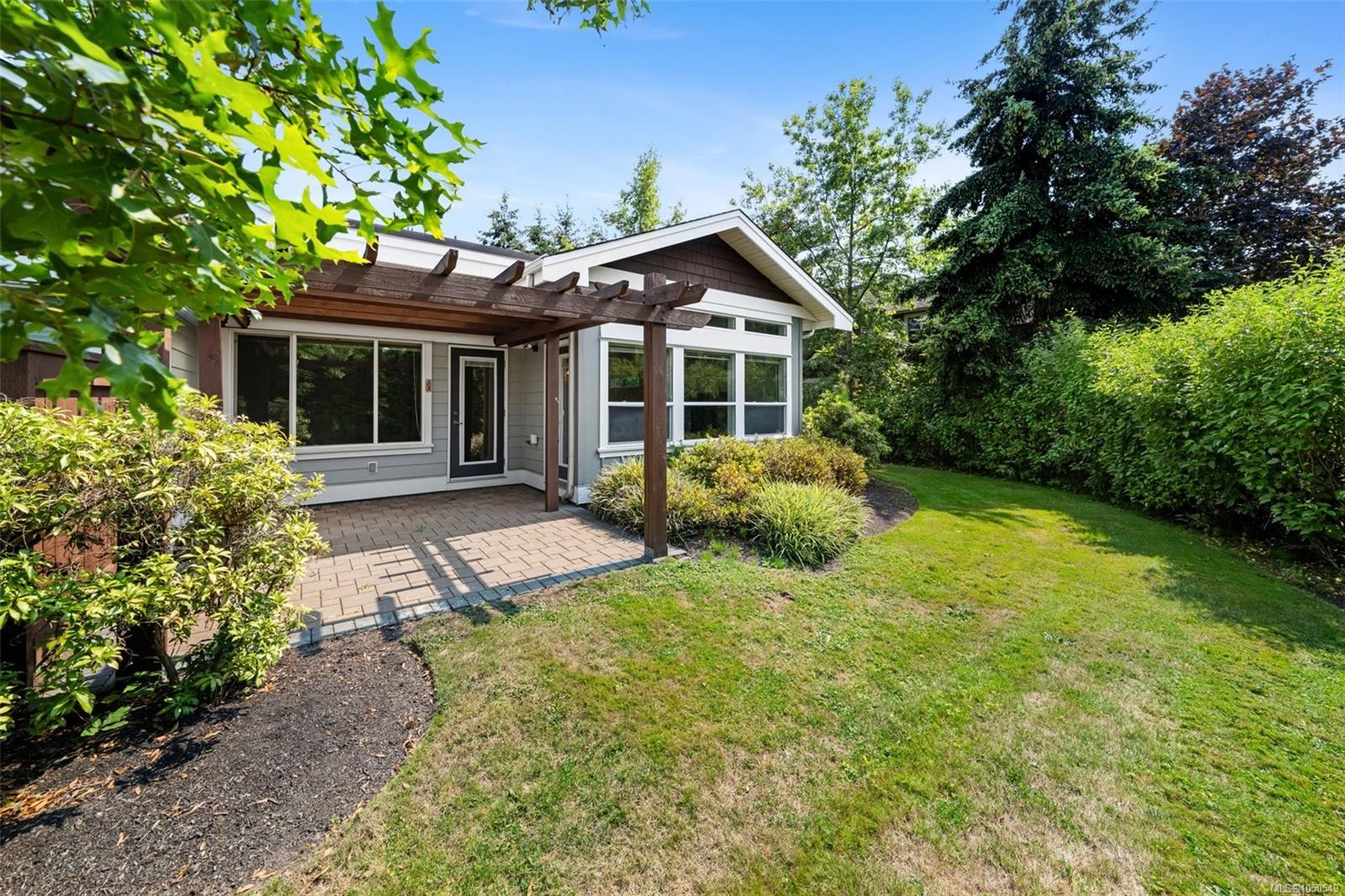 553 Heatherdale Lane, Saanich, BC