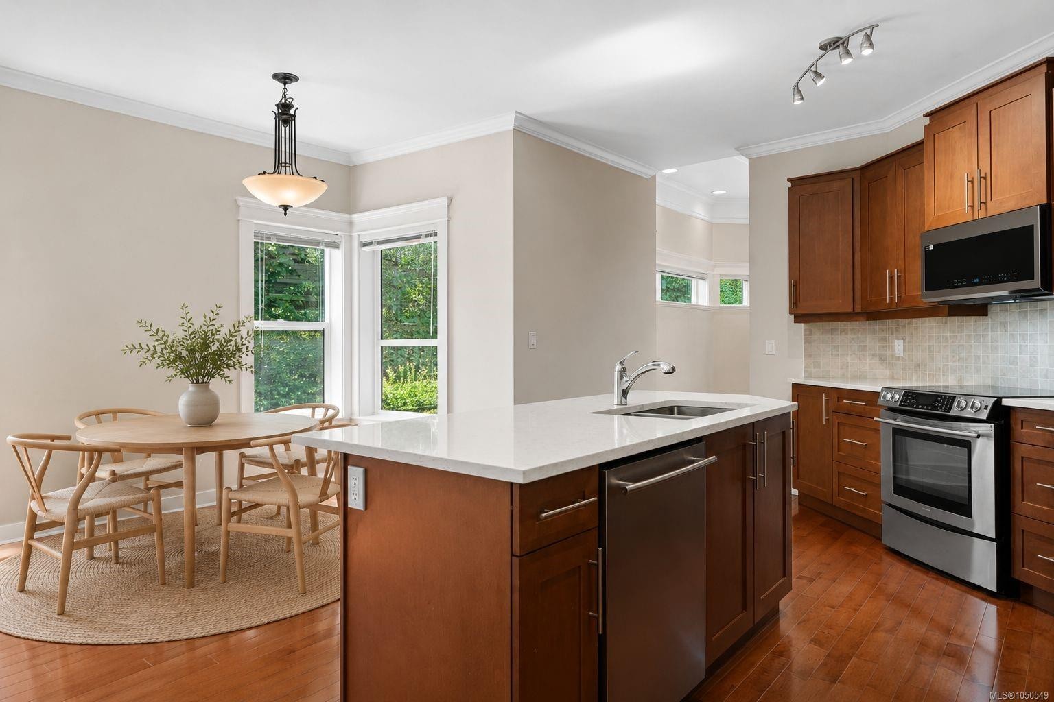 553 Heatherdale Lane, Saanich, BC