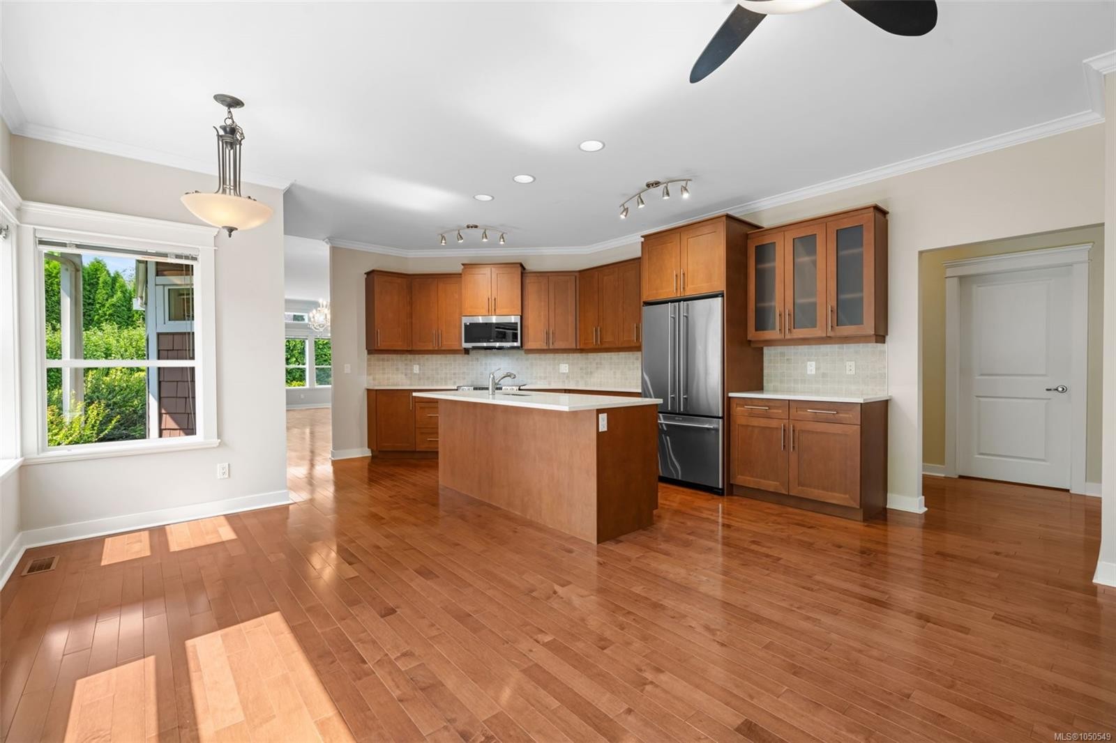 553 Heatherdale Lane, Saanich, BC