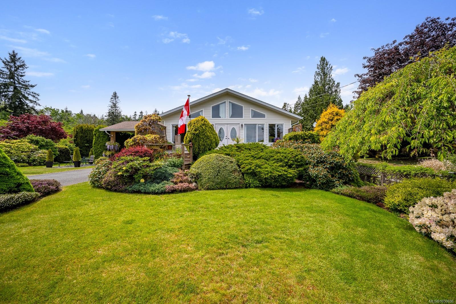 5989 Garvin Rd, Union Bay, BC
