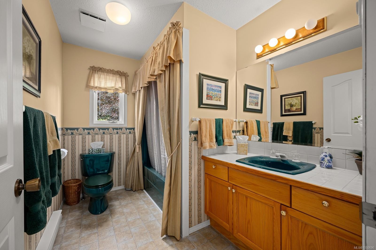 5989 Garvin Rd, Union Bay, BC