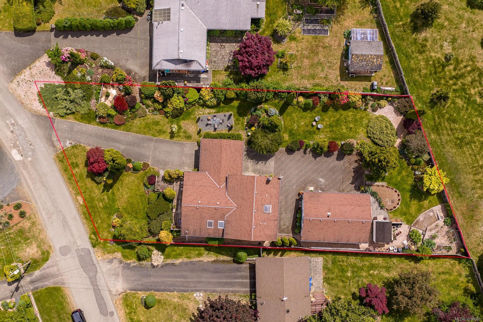 5989 Garvin Rd, Union Bay, BC