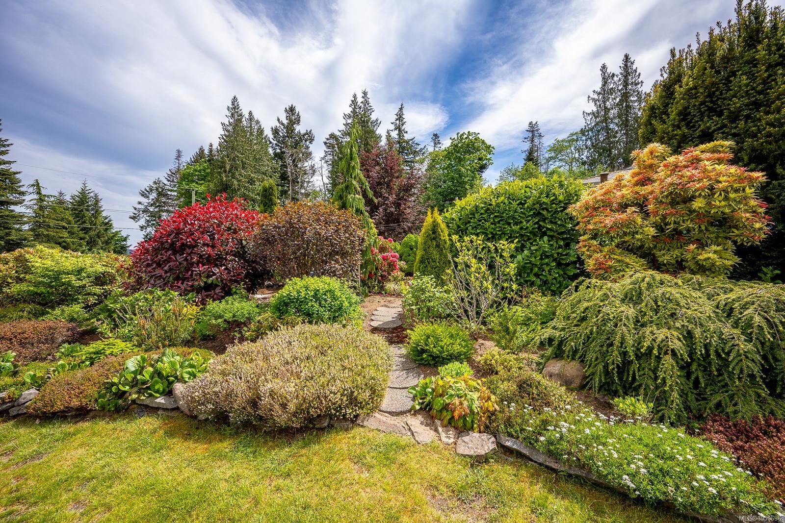 5989 Garvin Rd, Union Bay, BC