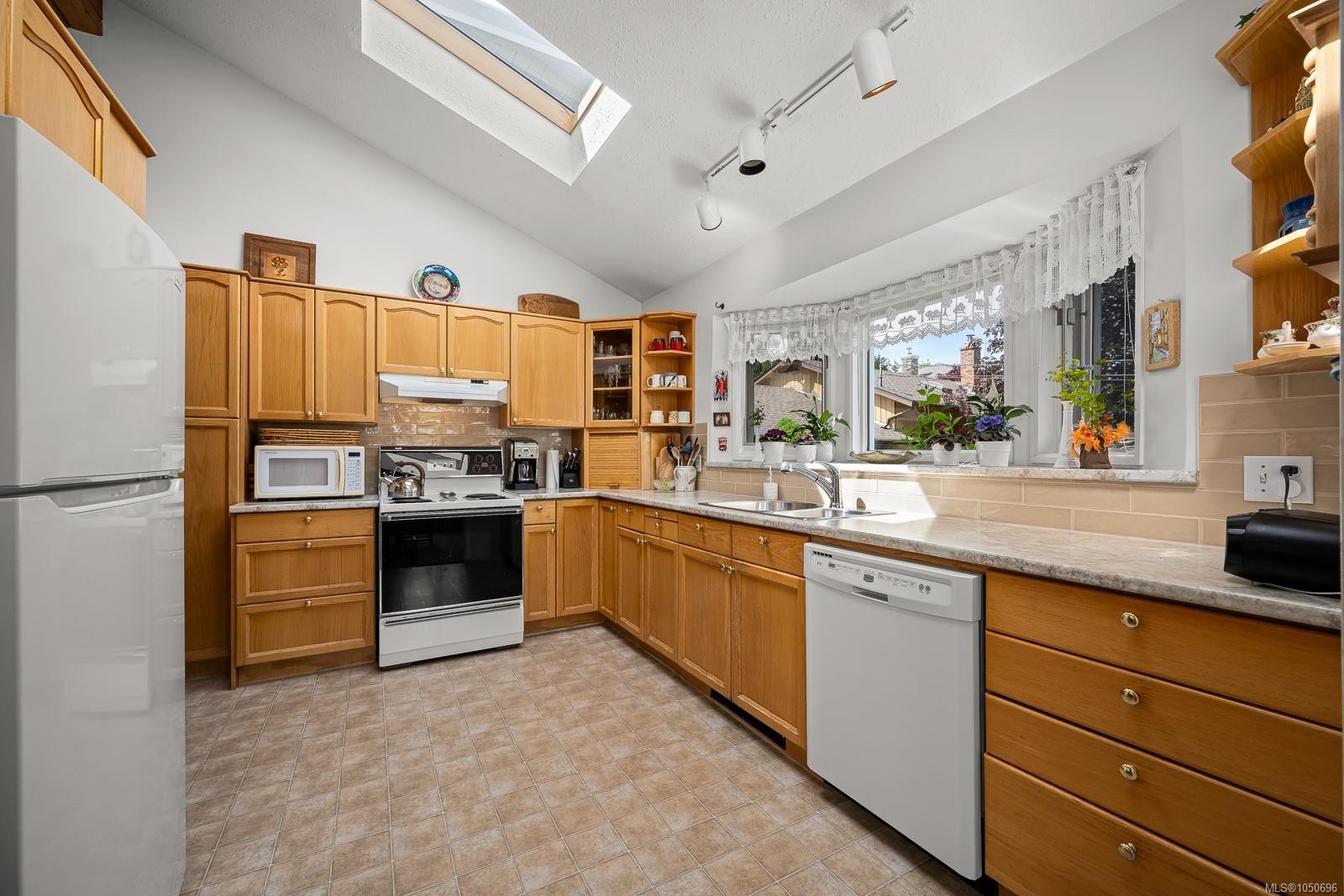 5989 Garvin Rd, Union Bay, BC