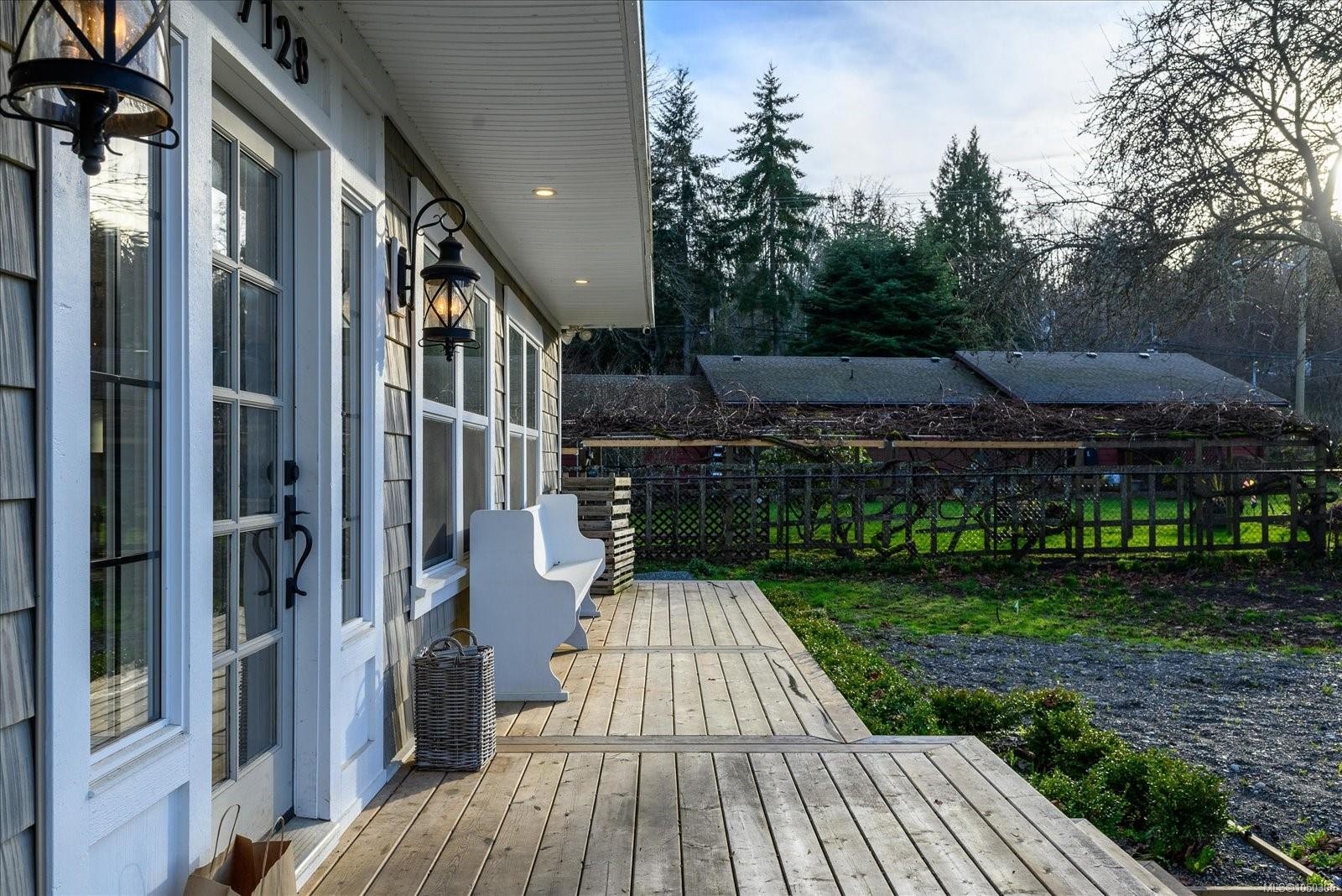 7128 Benwaldun Rd, Lantzville, BC