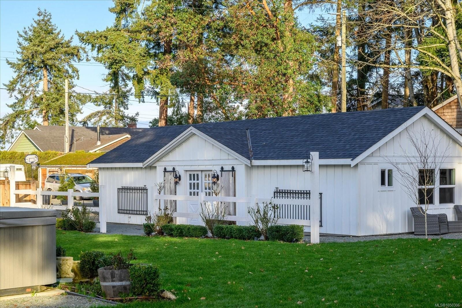 7128 Benwaldun Rd, Lantzville, BC