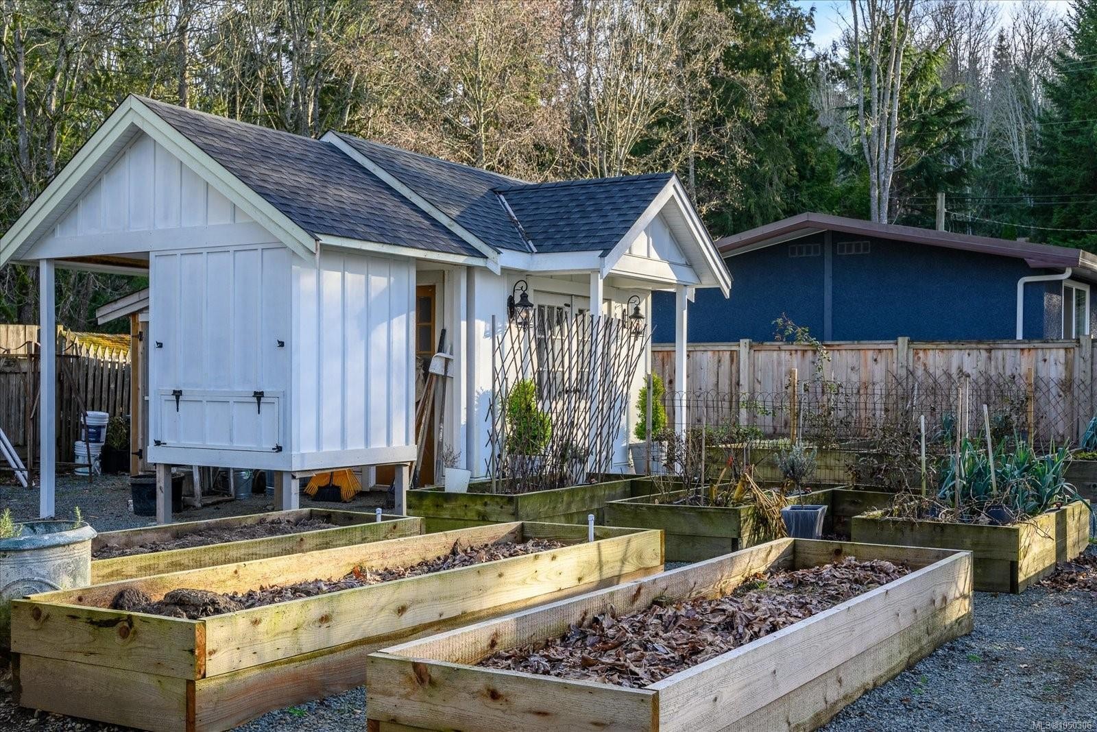 7128 Benwaldun Rd, Lantzville, BC
