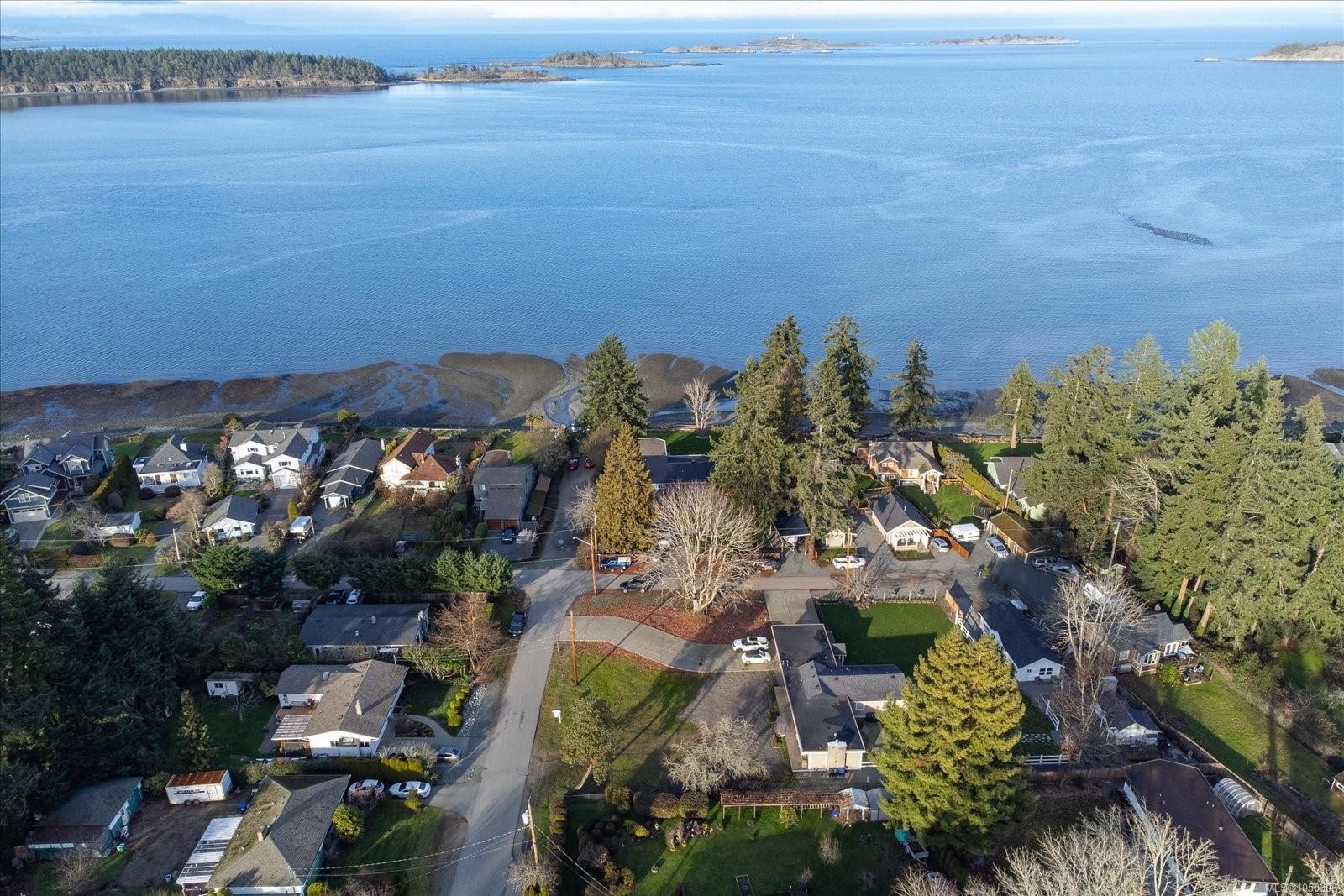 7128 Benwaldun Rd, Lantzville, BC