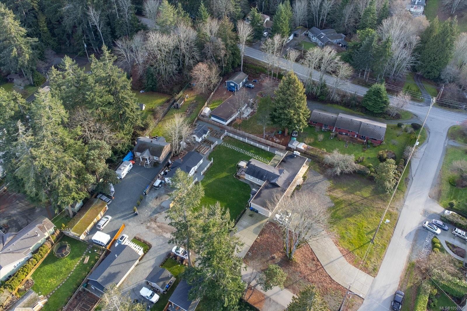 7128 Benwaldun Rd, Lantzville, BC
