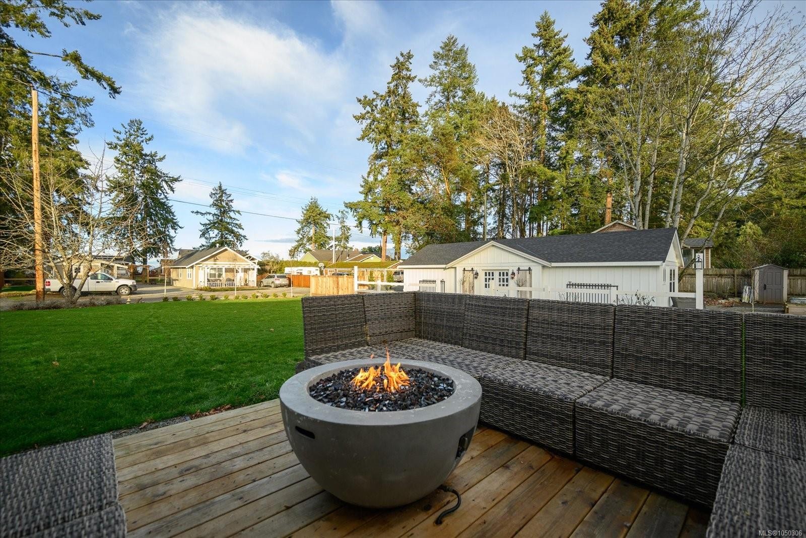 7128 Benwaldun Rd, Lantzville, BC