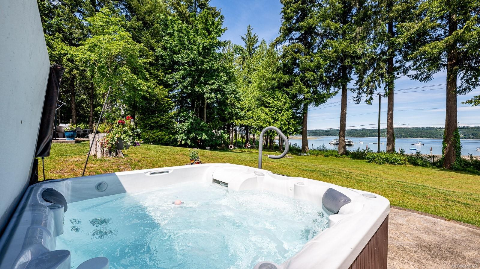 7410 Yake Rd, Fanny Bay, BC
