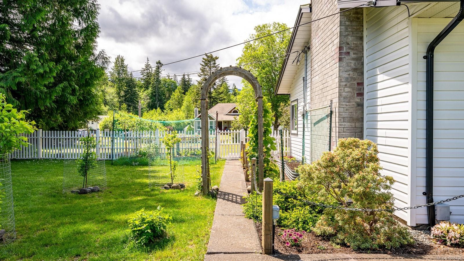7410 Yake Rd, Fanny Bay, BC