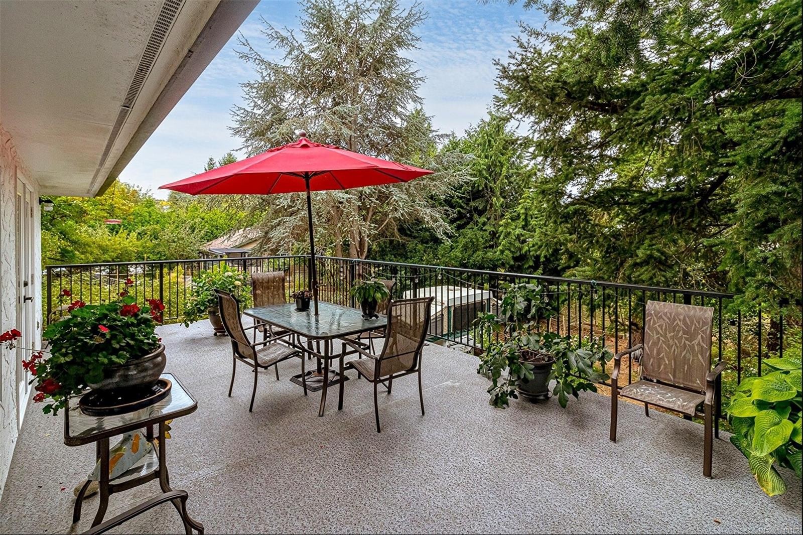 3960 Cumberland Rd, Saanich, BC