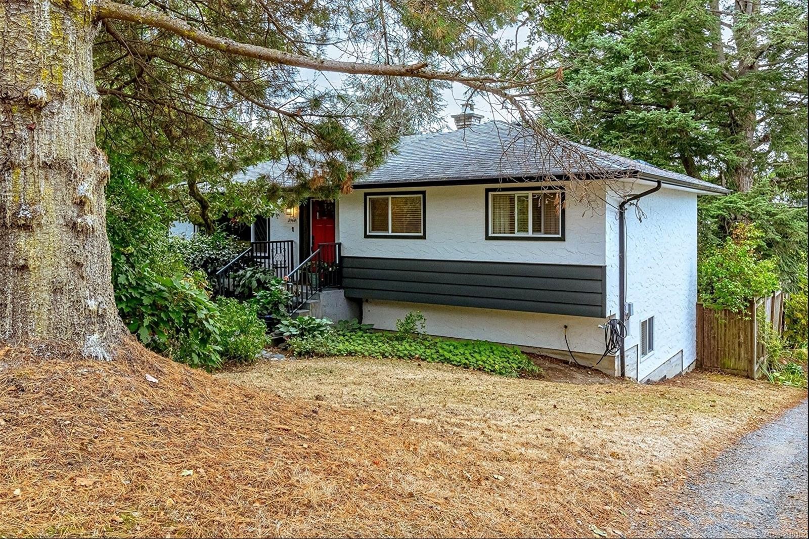 3960 Cumberland Rd, Saanich, BC